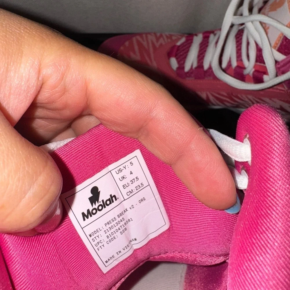 Moolah Basketball Shoes Youth Sz 5